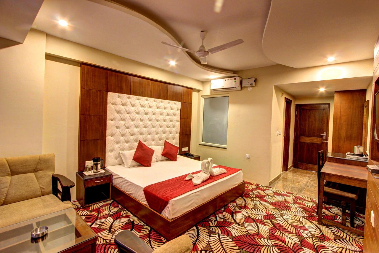 Hotel Maple Retreat Manāli Kültér fotó
